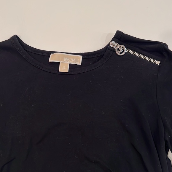 Michael Kors Black Ruched Side Zip Shoulder Short Sleeve Shirt Womens Small EUC - Picture 2 of 7